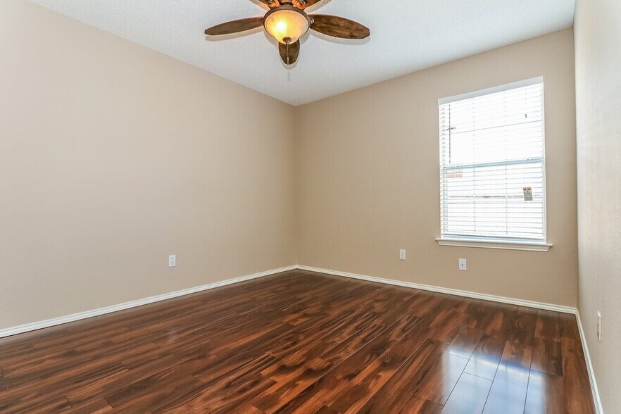 Building Photo - 6705 W Lynn Creek Dr