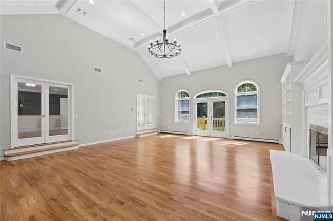 Building Photo - 2 W Saddle River Rd