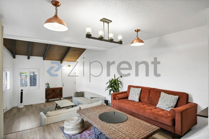 Building Photo - Unit 40