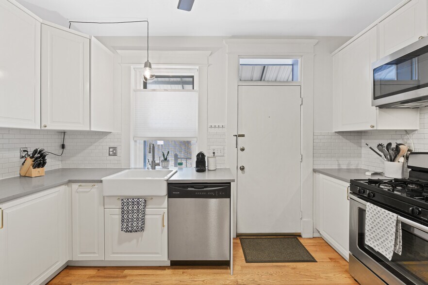 Building Photo - 1226 E 14th Ave