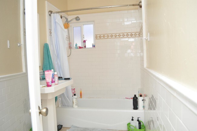 Building Photo - 6692 Trigo Rd