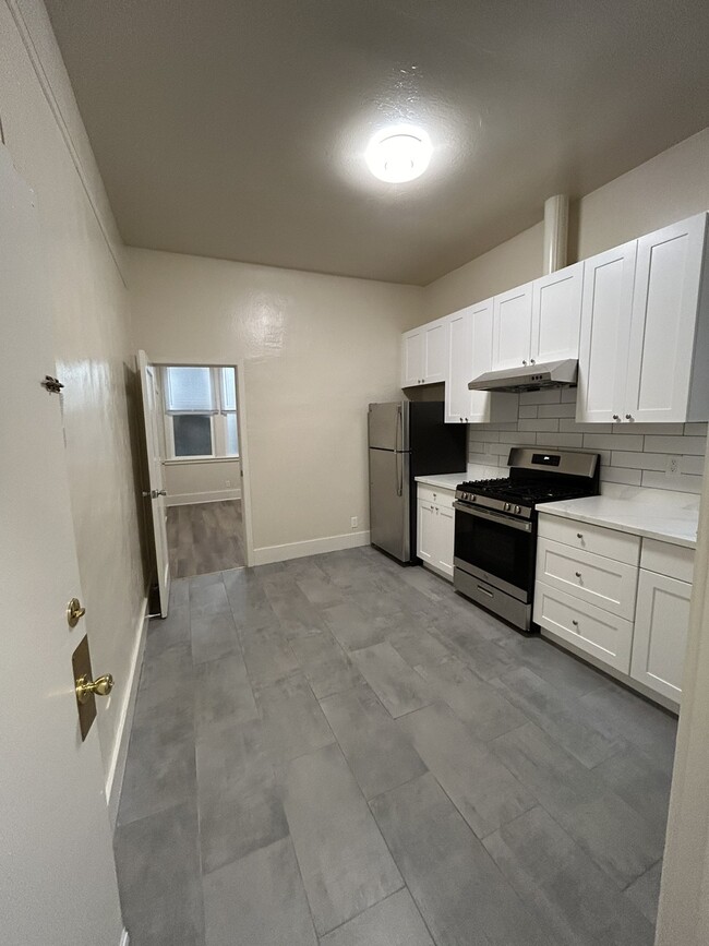 Building Photo - 1BD/1BA in Central Chinatown/FiDi Location