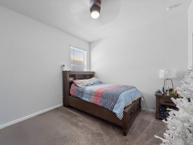 Building Photo - Listing Agent: Jose Solis, La Rosa Lake No...