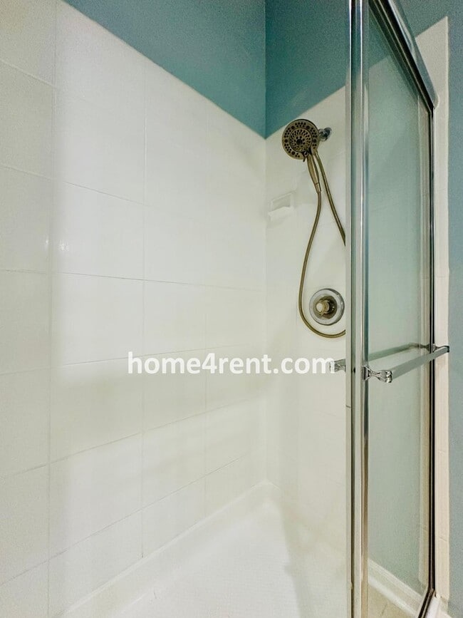 Building Photo - Blue Valley Schools w/ Wood Floors, Finished Basement and a Peaceful, Private Fenced Yard!