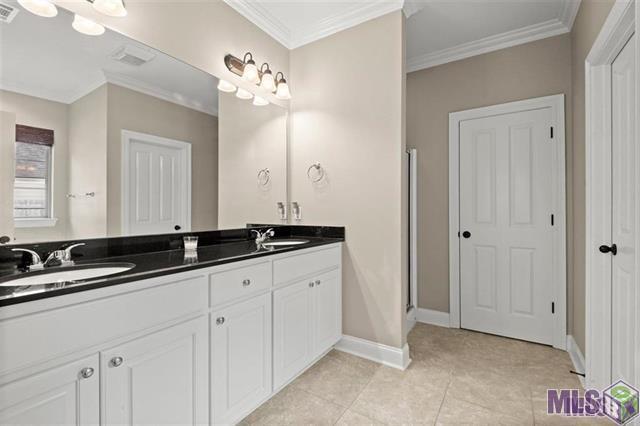 Building Photo - 13009 Roundlake Dr