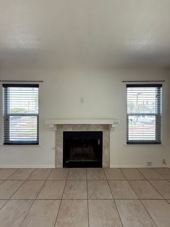 Building Photo - 1623 Point Lobos Ln