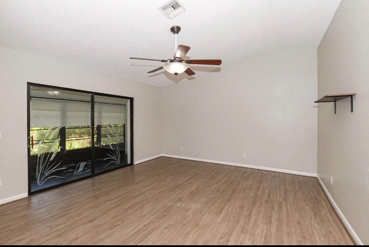 Building Photo - 800 NW Fork Rd