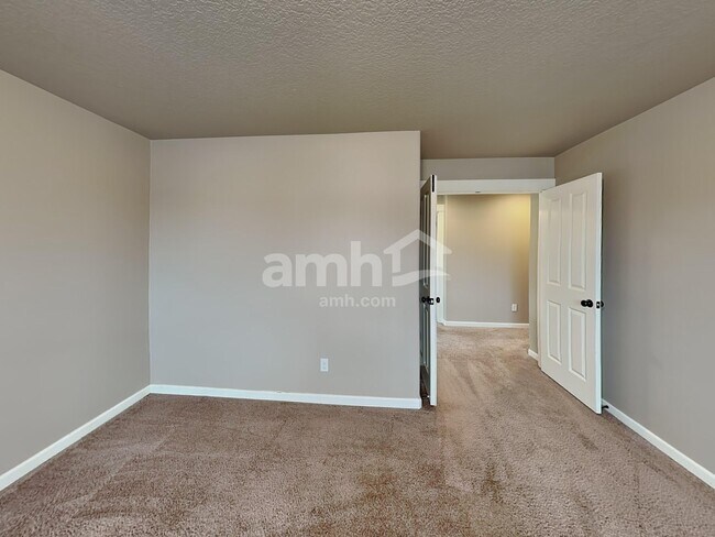 Building Photo - 468 Tulip Ave