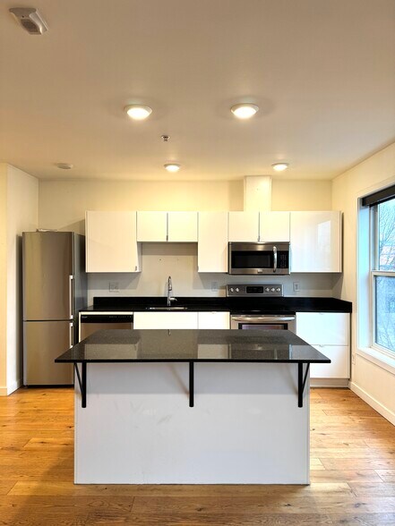 Building Photo - 8803 N Lombard St