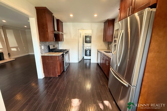 Building Photo - 3 Bedroom, 2 Bathroom (Main House + ADU) -...