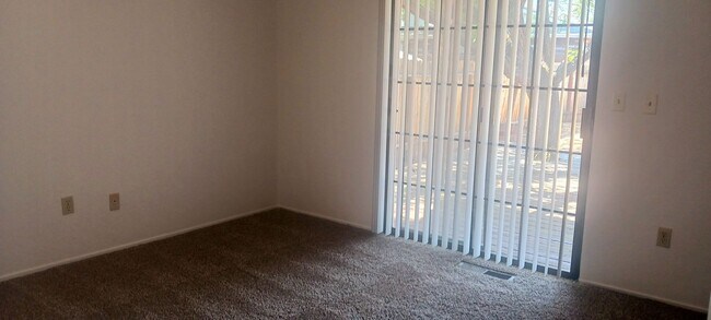 Building Photo - Three Bedroom w/ Fireplace and large back yard!