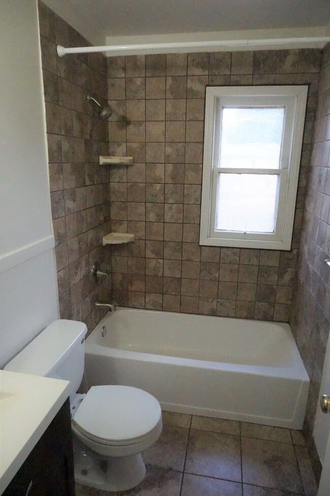 Building Photo - 1/2 Off 2nd Month's Rent