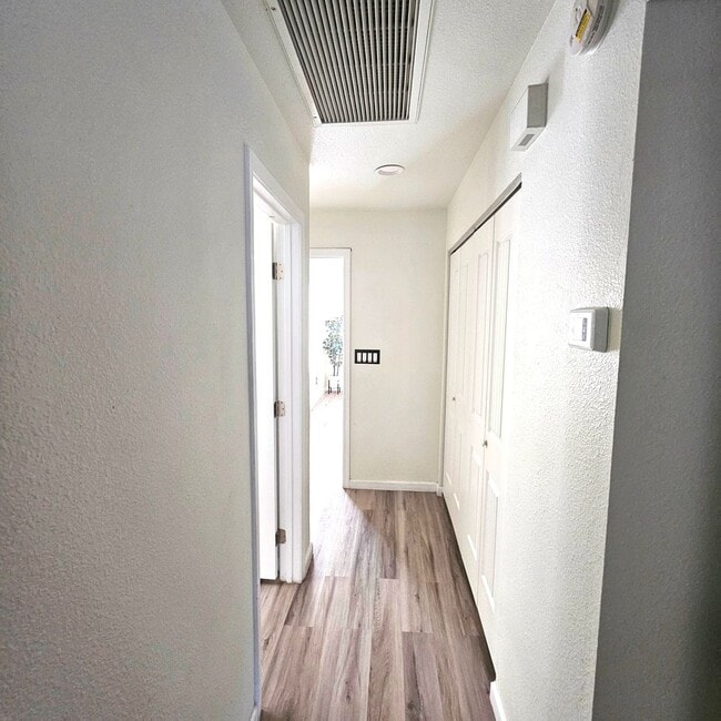 Building Photo - Amazing 2 bedroom - 2 bath for Rent