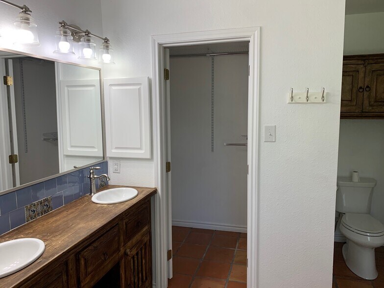 walk in closet - 309 Irvington Dr