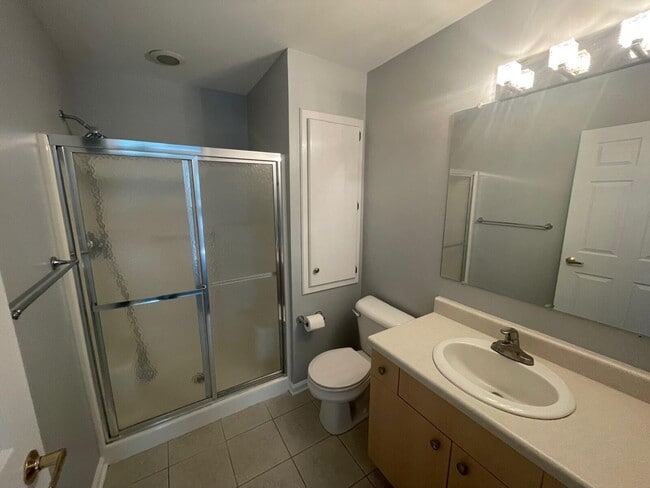 Building Photo - N17W26887 E Fieldhack Dr