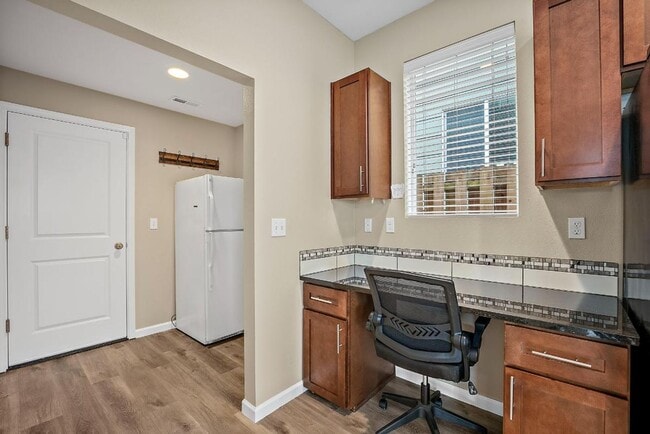 Building Photo - Spacious Spanaway Home w/ A/C & 5 Bedrooms...