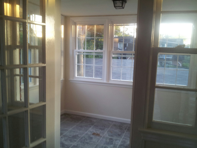 Building Photo - 33 Hillside Ave