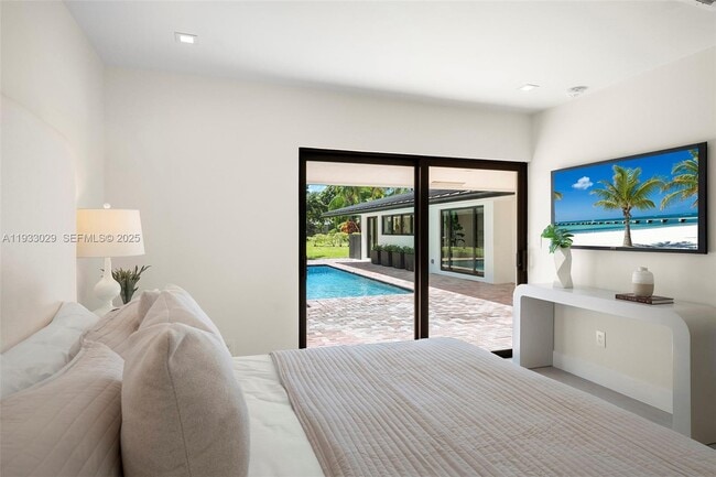 Building Photo - 10945 SW 75th Ct