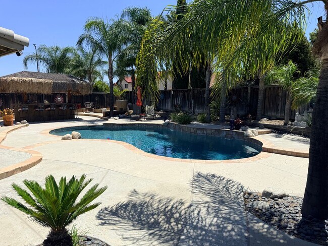 Building Photo - 4 Bedroom Pool House for rent in South Temecula