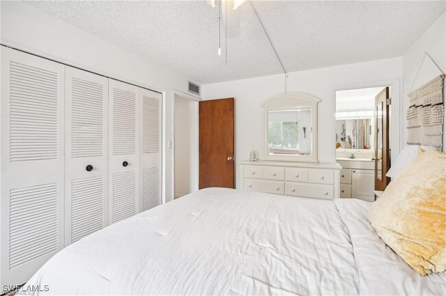 Building Photo - 3655 Boca Ciega Dr