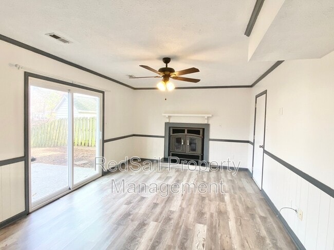 Building Photo - 14 S Lake Cir