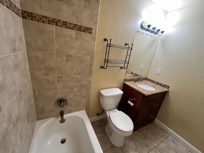 Building Photo - 10528 Coloma Rd