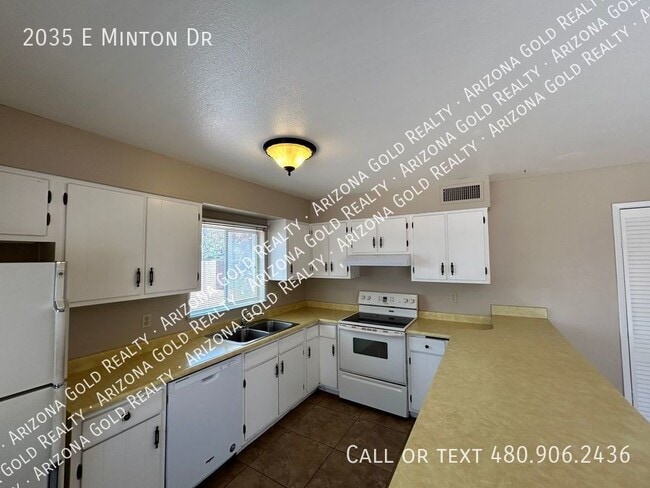 Building Photo - 2035 E Minton Dr