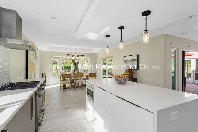 Building Photo - 8780 Warwick Dr