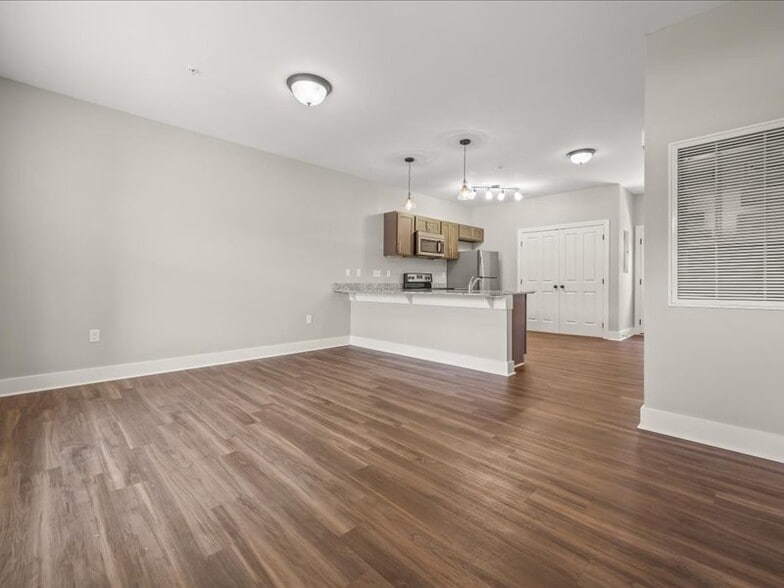 Building Photo - 100 Mackenzie Way,