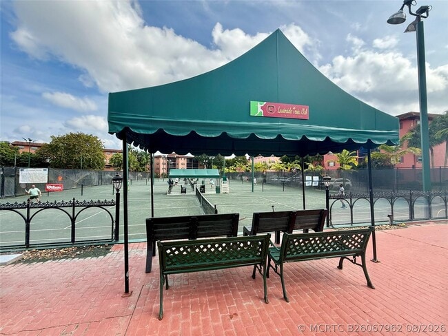 Building Photo - 610 Tennis Club Dr