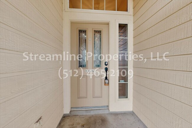 Building Photo - Spacious 4 Bedroom, 2 Bath - Open Layout!