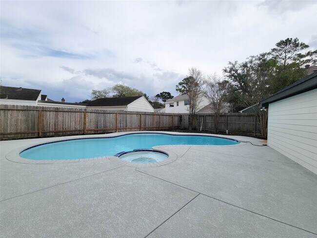 Building Photo - 20223 Laurel Lock Dr