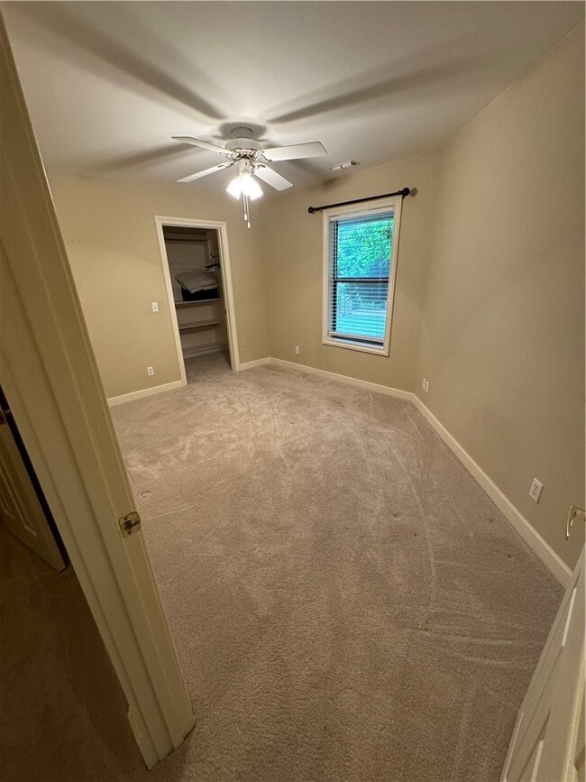 Building Photo - 82 E Cydnee St