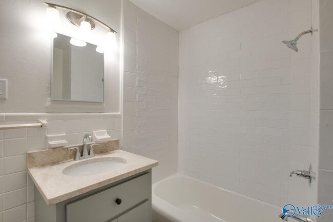 Building Photo - 2705 Wilson Dr NW