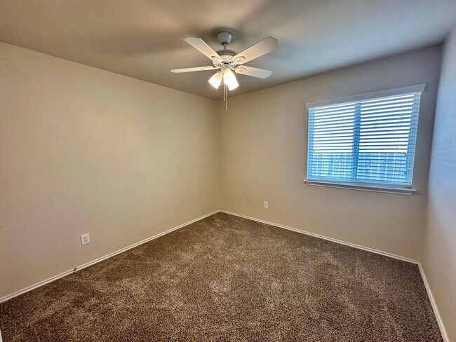 Building Photo - 9917 Desperado Dr