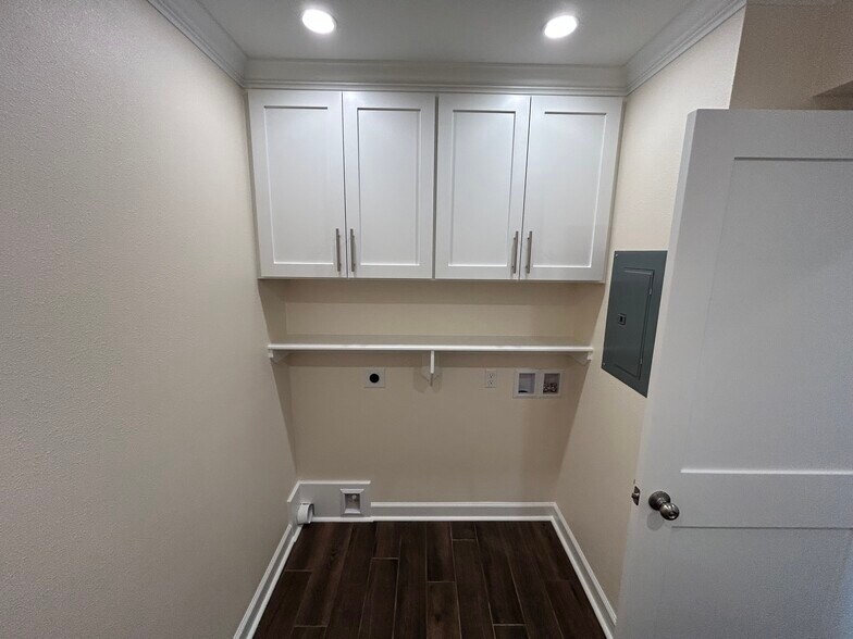 Laundry Area - 1802 Alden Ln