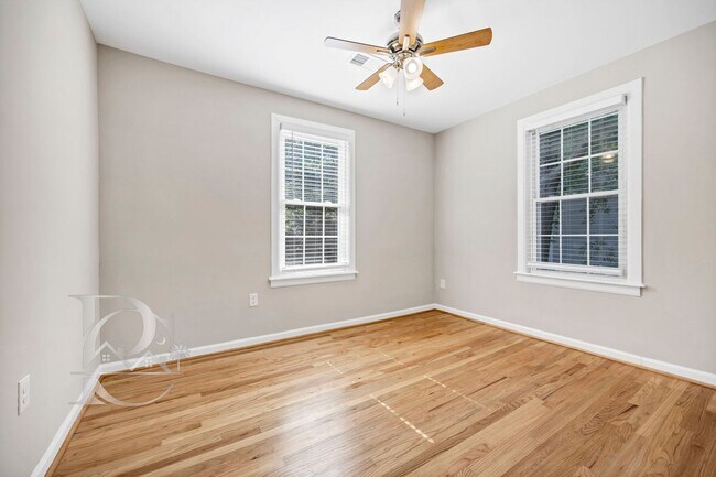 Building Photo - RENOVATED THREE BEDROOM IN ROSEWOOD