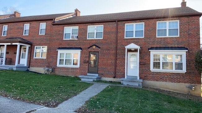Primary Photo - 1310 Chardon Ct