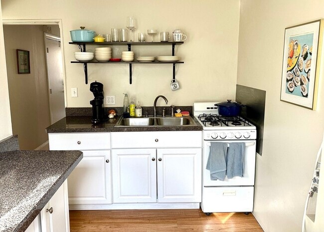 Building Photo - 17 Dartmouth St