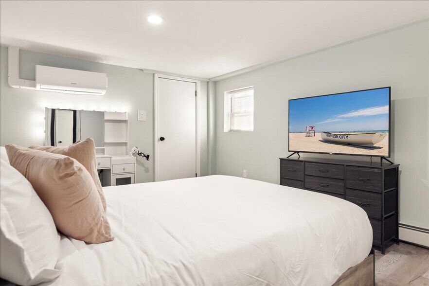 Building Photo - 27 S Oakland Ave