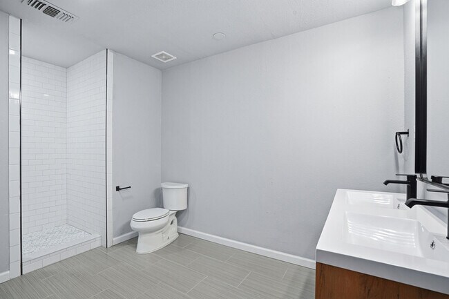 Building Photo - 2933 S Hills Ave