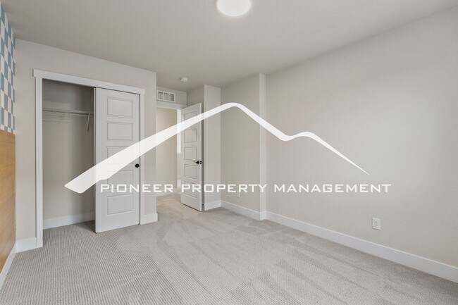 Building Photo - Breathtaking Pikes Peak Views in Desirable Wolf Ranch - 4 bedroom, 3 Full Bath, Office and Loft, ...