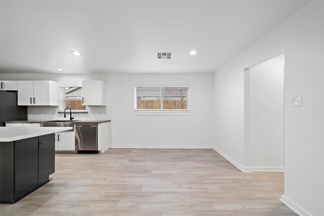 Building Photo - 5703 De Milo Dr