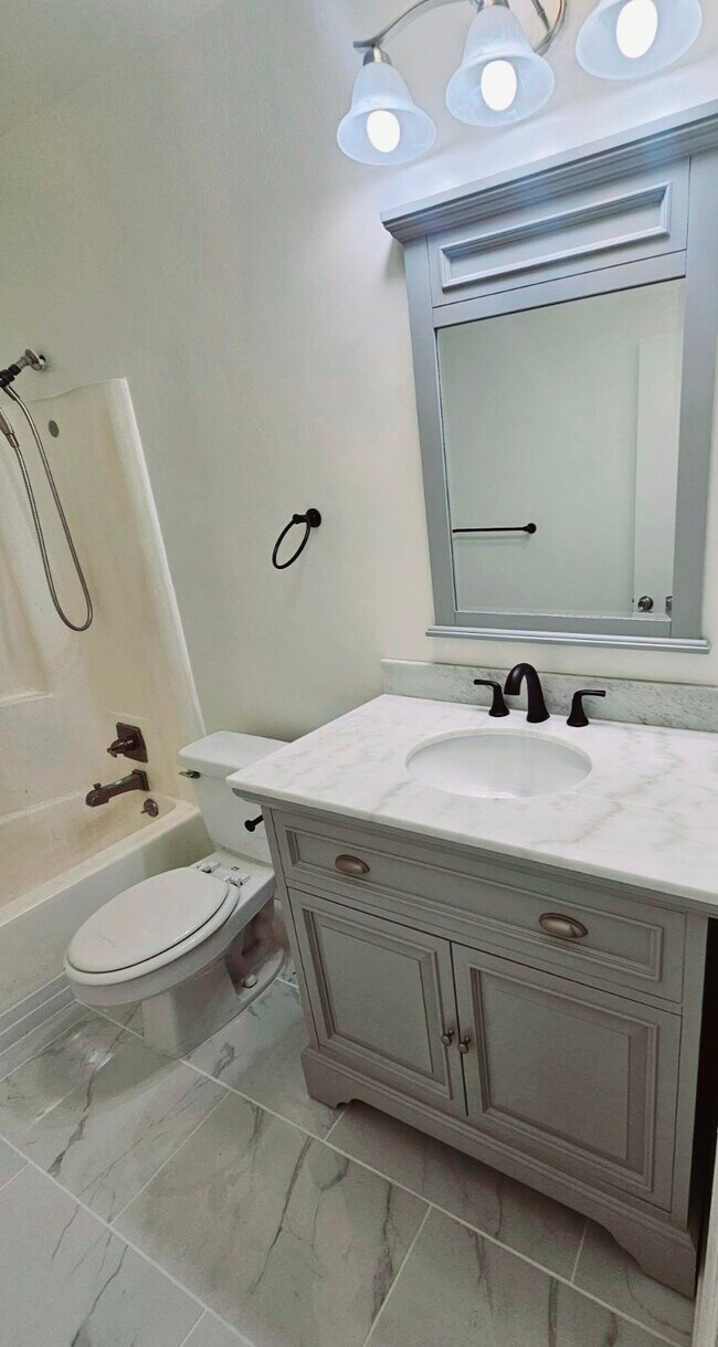 Building Photo - 5400 Newcastle Ave