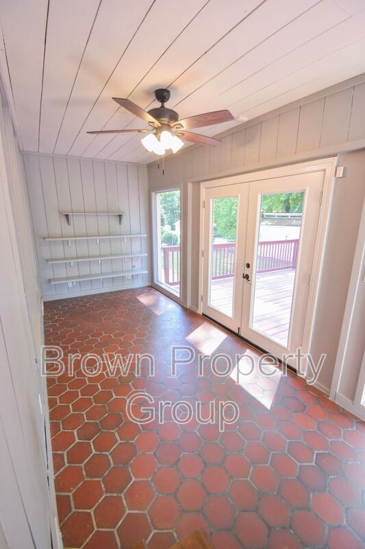 Building Photo - 248 Westwood Dr