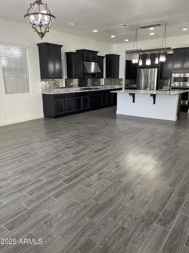 Building Photo - 993 E Knightsbridge Way
