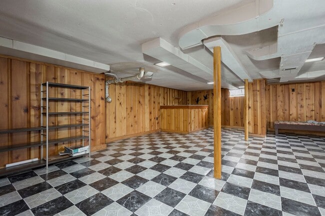 Building Photo - 3706 Chevy Chase Rd