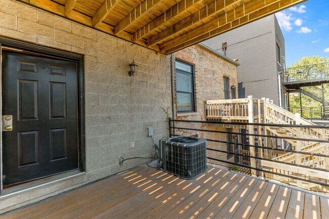 Building Photo - 333 S Leavitt St