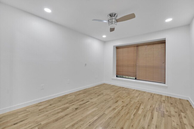 Building Photo - Charming 3/2 in Scenic Helotes, TX