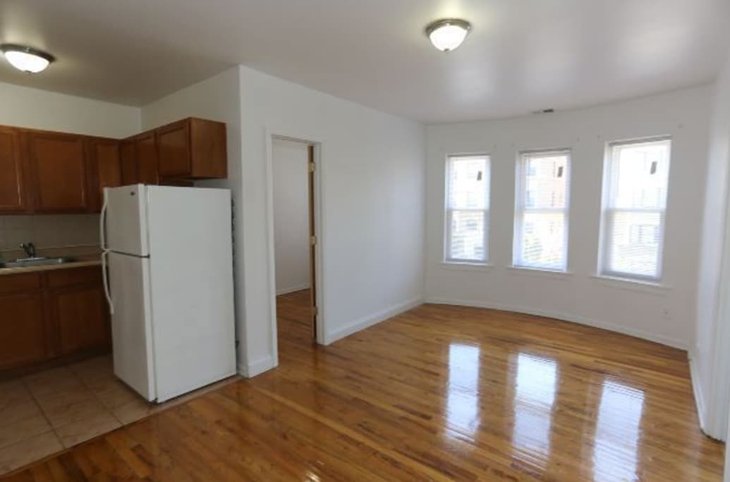 Building Photo - 4527 N Malden St